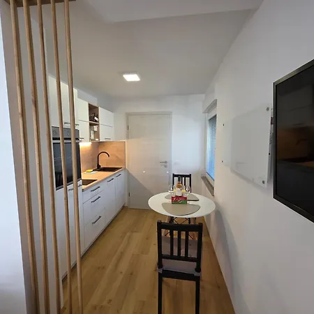 Erika'S Home - Apartment House Šenčur Extérieur photo